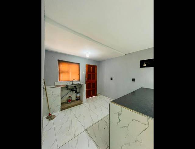 2 BEDROOM HOUSE FOR SALE IN KWAMASHU